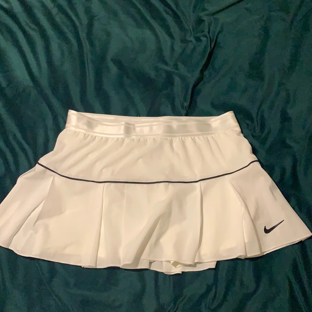 Like new Nike victory tennis skirt. Never worn